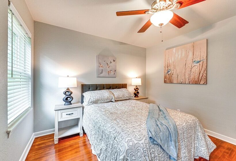 9 Mi To Dtwn: Fort Worth Home W/ Patio & Yard