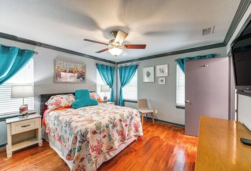 9 Mi To Dtwn: Fort Worth Home W/ Patio & Yard