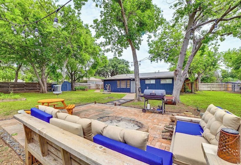9 Mi To Dtwn: Fort Worth Home W/ Patio & Yard