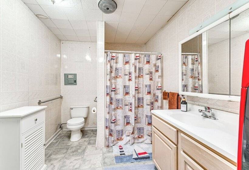 9 Mi To Dtwn: Fort Worth Home W/ Patio & Yard