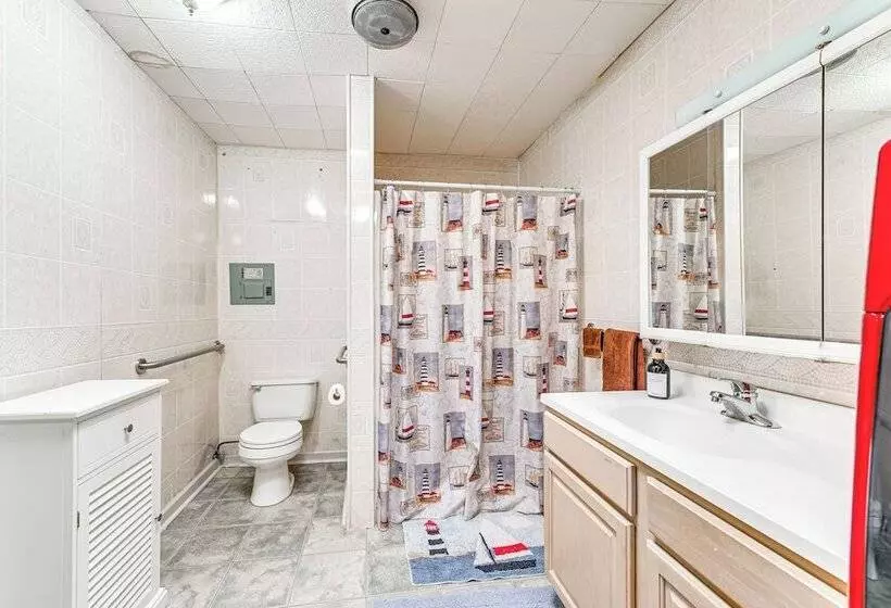 9 Mi To Dtwn: Fort Worth Home W/ Patio & Yard