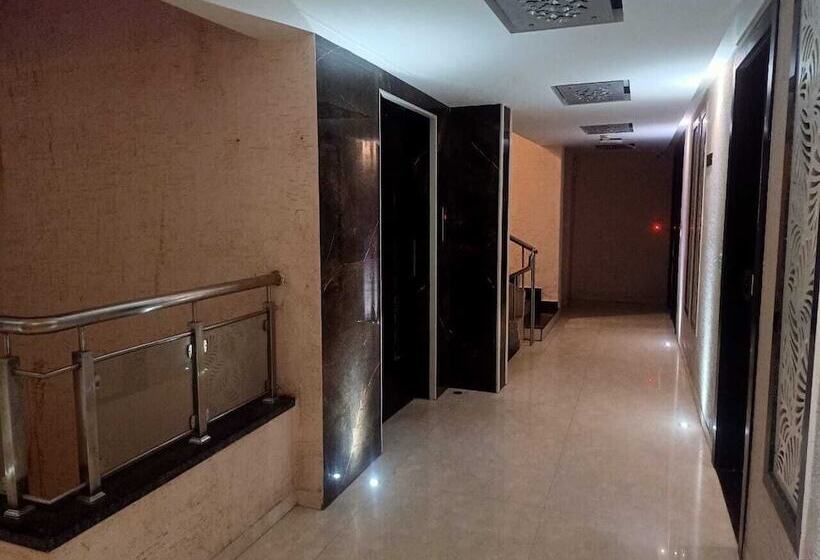 בית מלון כפרי Citizen Surat