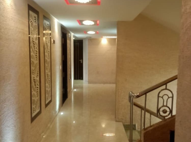 בית מלון כפרי Citizen Surat