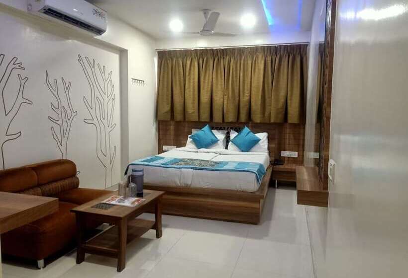 בית מלון כפרי Citizen Surat