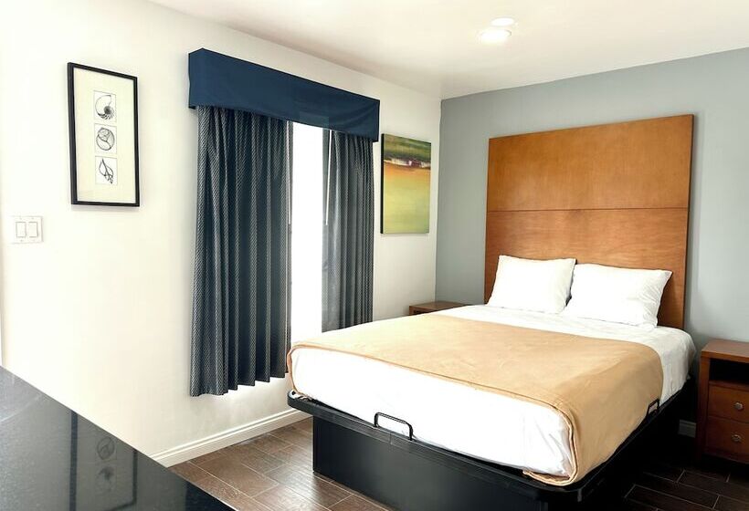 فندق Oceanside Inn & Suites