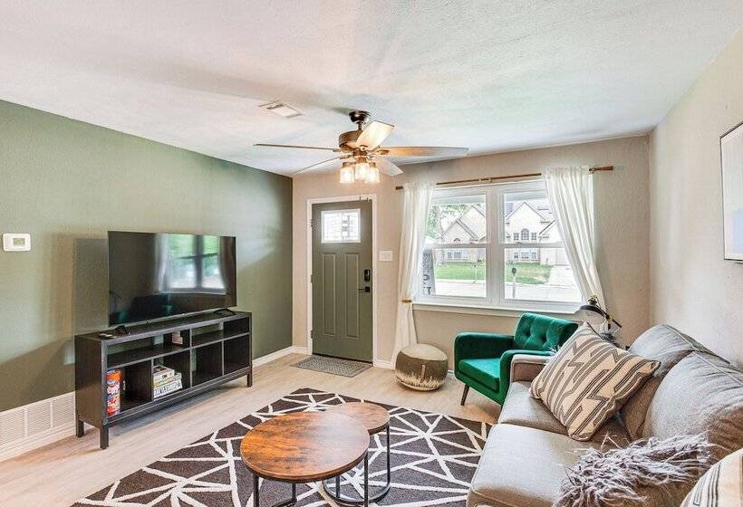 Walk To Lewisville Lake: Dog Friendly Texas Home