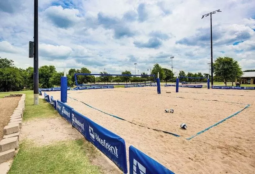 Walk To Lewisville Lake: Dog Friendly Texas Home