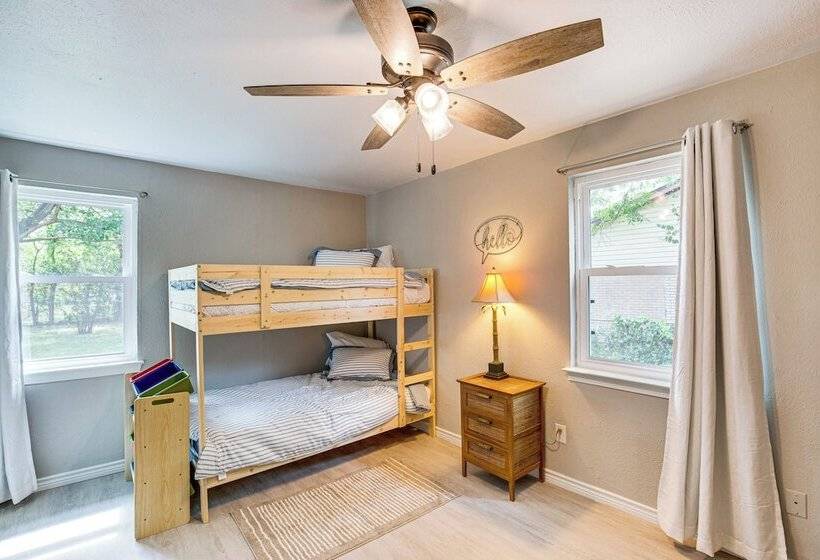 Walk To Lewisville Lake: Dog Friendly Texas Home