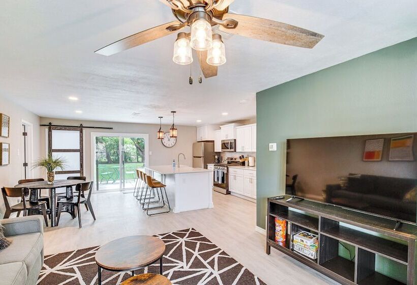 Walk To Lewisville Lake: Dog Friendly Texas Home