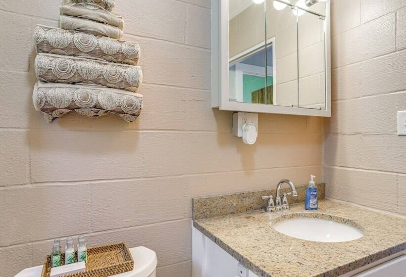 Middle Bass Island Cottage W/ Grills & Fire Pit