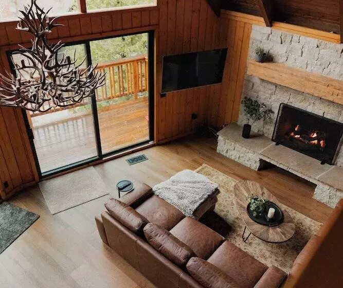 Newly Remodeled Luxury Cabin