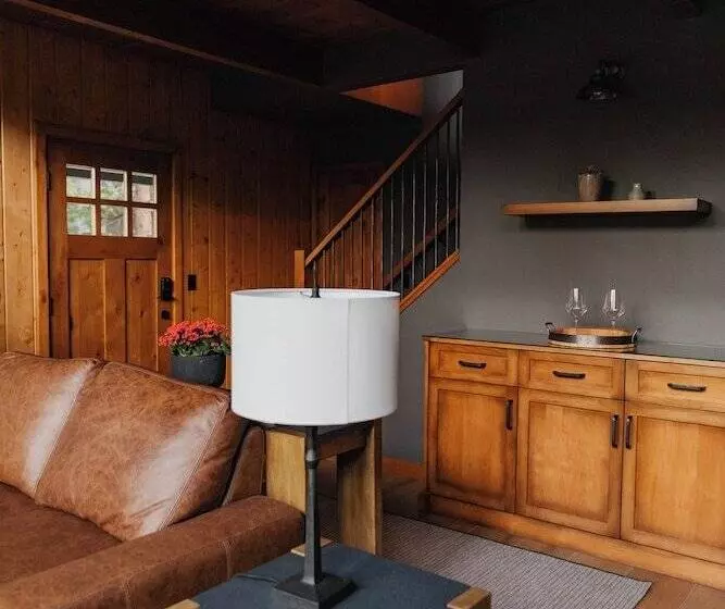 Newly Remodeled Luxury Cabin