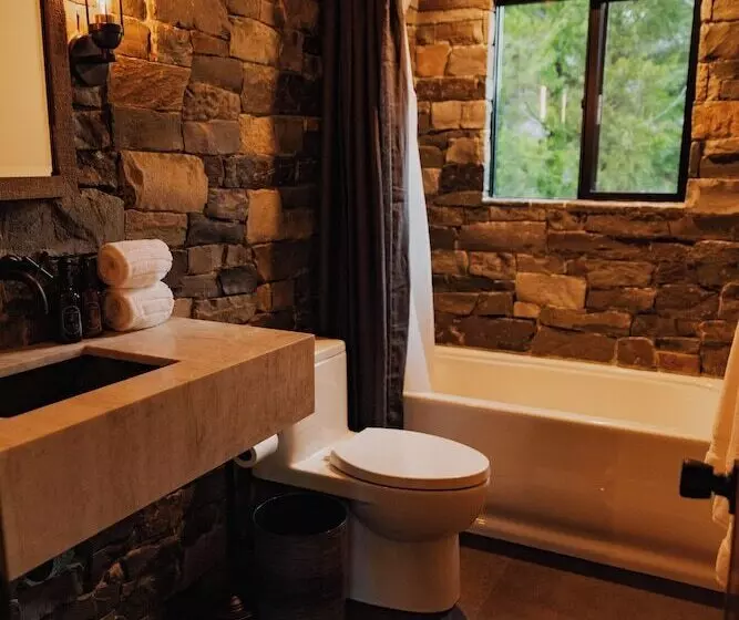 Newly Remodeled Luxury Cabin