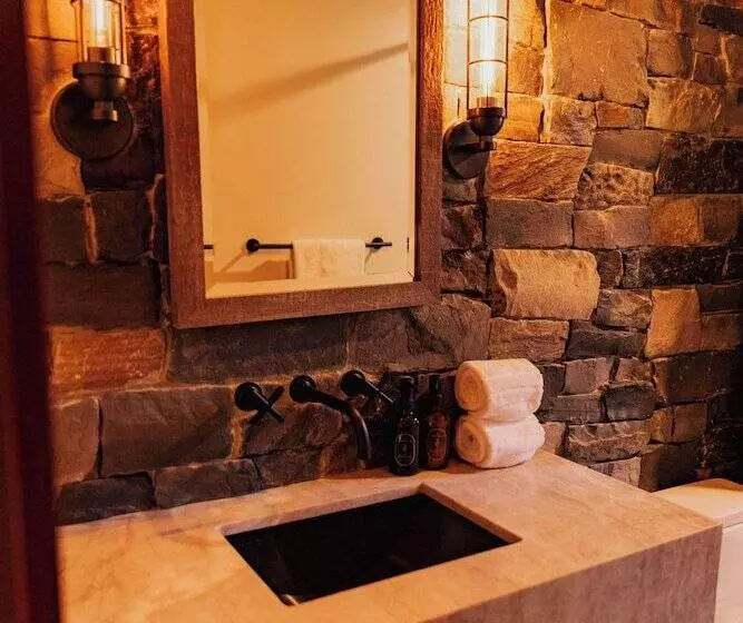 Newly Remodeled Luxury Cabin