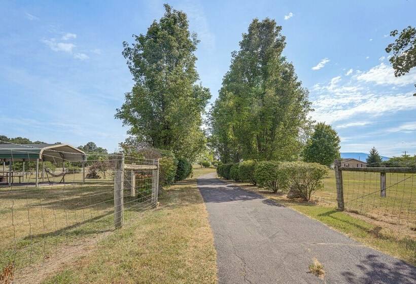 Pet Friendly Virginia Cabin: 3 Mi To Luray Caverns