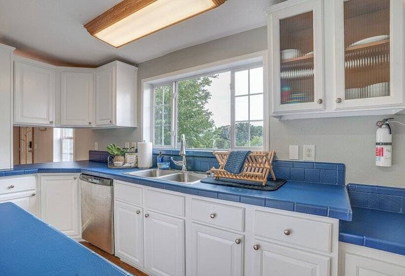 Pet Friendly Virginia Cabin: 3 Mi To Luray Caverns