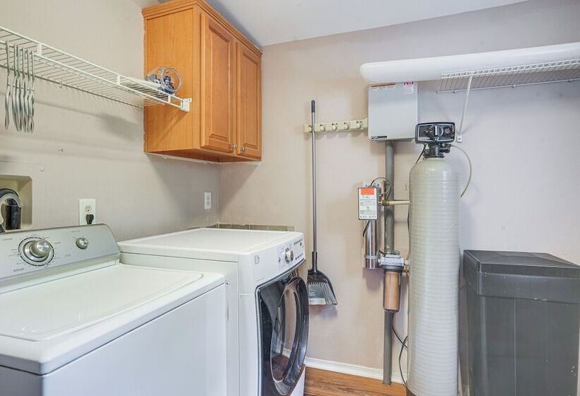 Pet Friendly Virginia Cabin: 3 Mi To Luray Caverns