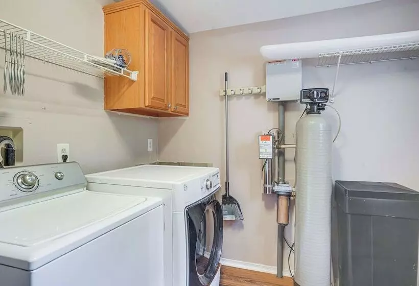 Pet Friendly Virginia Cabin: 3 Mi To Luray Caverns