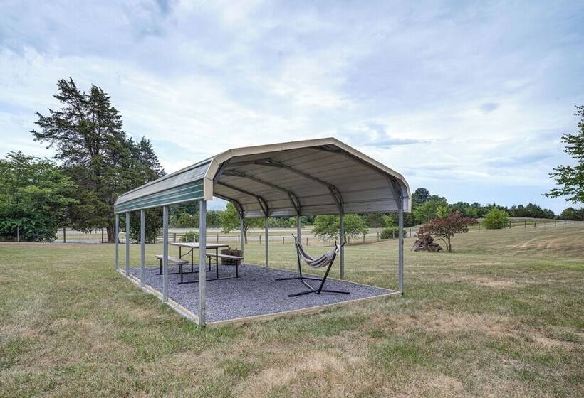 Pet Friendly Virginia Cabin: 3 Mi To Luray Caverns