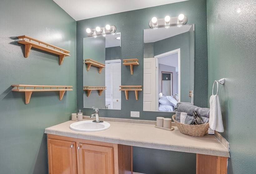 Pet Friendly Virginia Cabin: 3 Mi To Luray Caverns