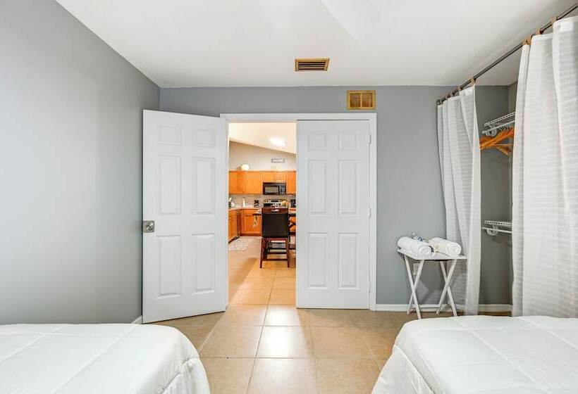 Lehigh Acres Getaway Near Parks & Golfing!