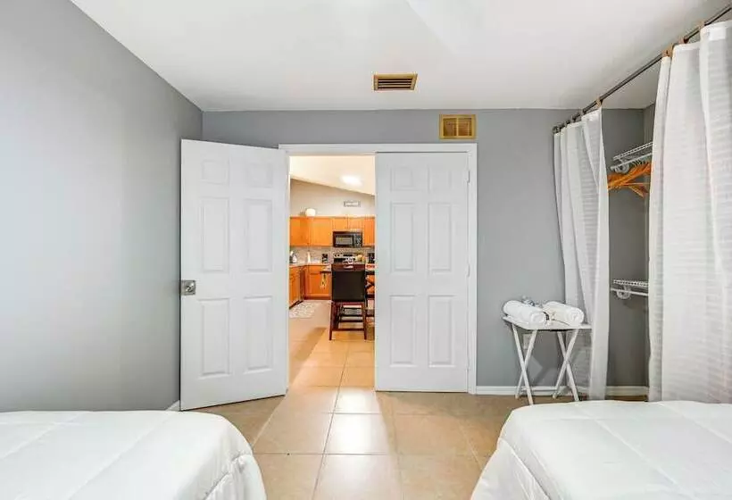 Lehigh Acres Getaway Near Parks & Golfing!