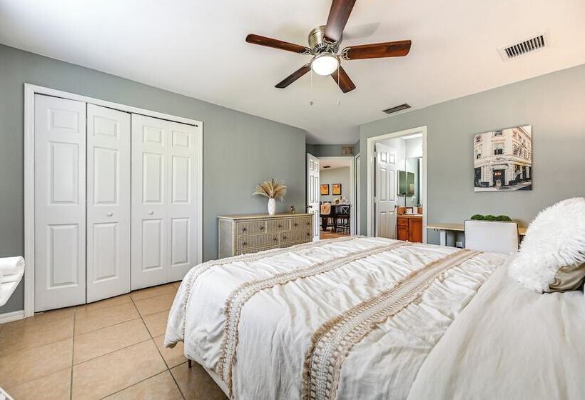 Lehigh Acres Getaway Near Parks & Golfing!