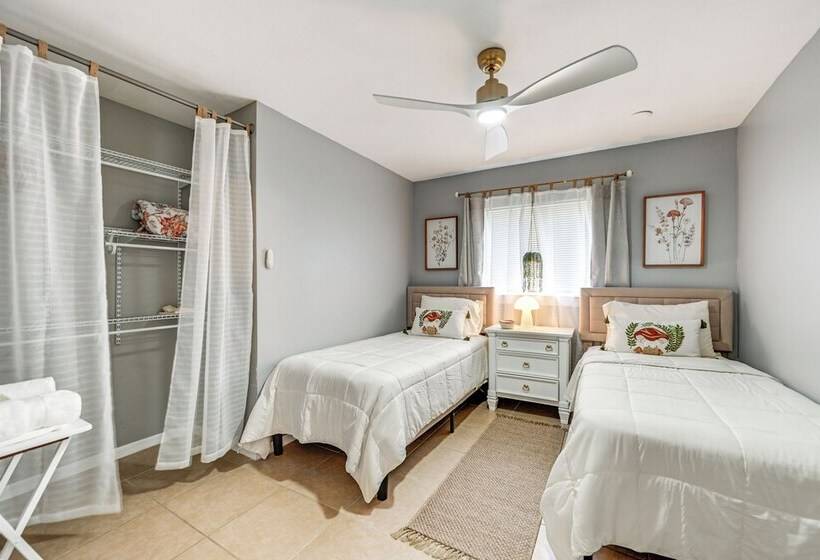 Lehigh Acres Getaway Near Parks & Golfing!