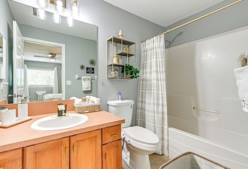 Lehigh Acres Getaway Near Parks & Golfing!