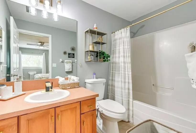 Lehigh Acres Getaway Near Parks & Golfing!