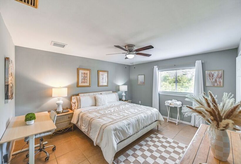 Lehigh Acres Getaway Near Parks & Golfing!