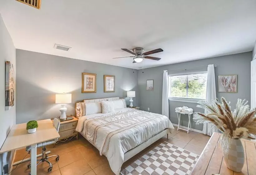 Lehigh Acres Getaway Near Parks & Golfing!
