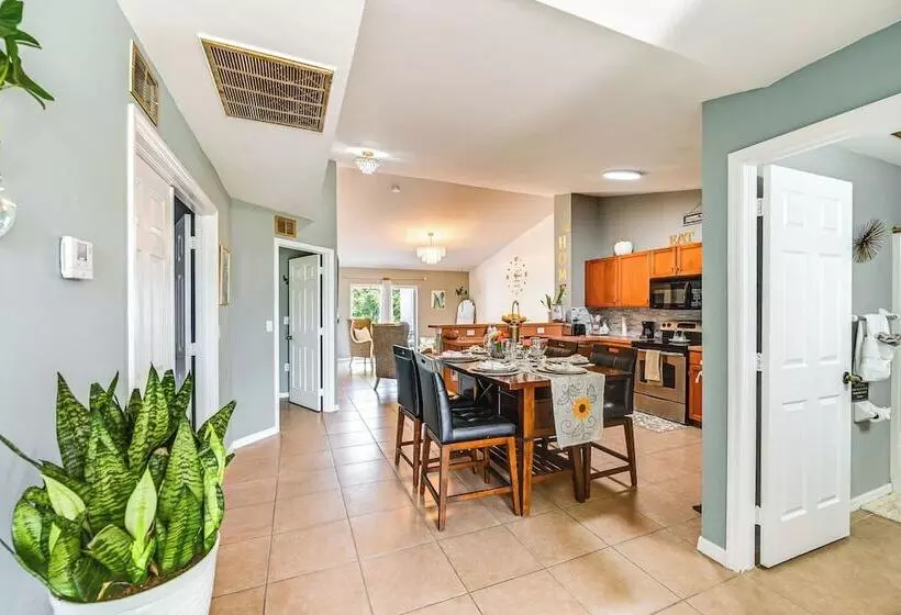 Lehigh Acres Getaway Near Parks & Golfing!