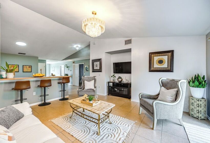 Lehigh Acres Getaway Near Parks & Golfing!