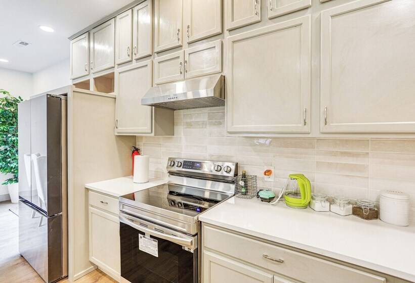 1 Mi To Downtown: New Albany Home W/ Yard