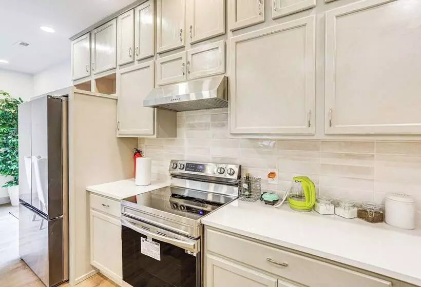 1 Mi To Downtown: New Albany Home W/ Yard