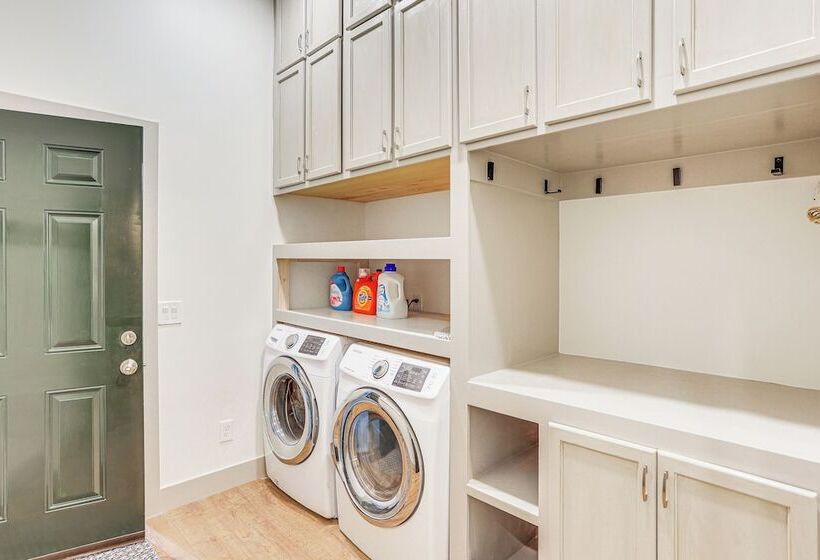 1 Mi To Downtown: New Albany Home W/ Yard