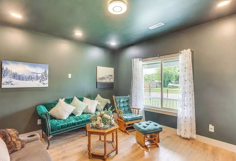 1 Mi To Downtown: New Albany Home W/ Yard