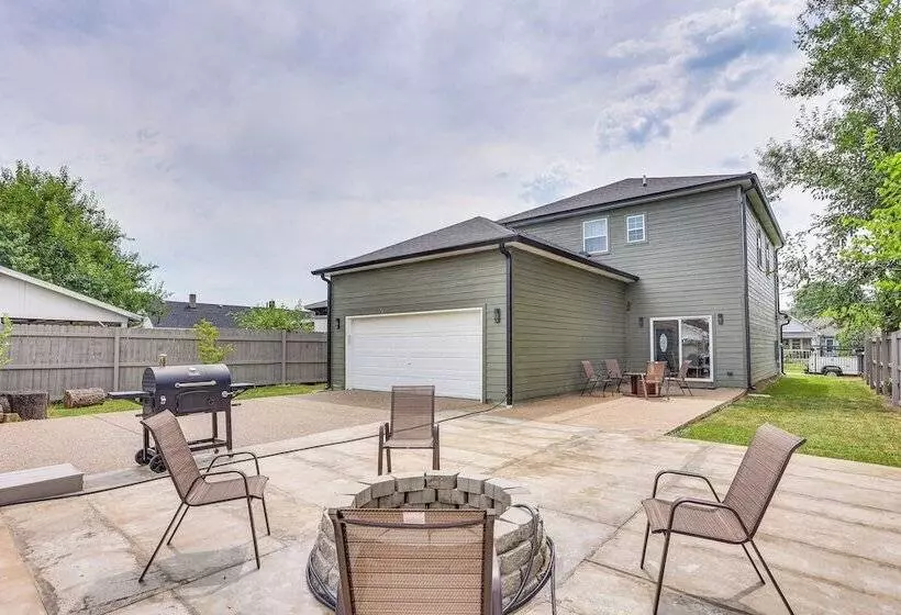 1 Mi To Downtown: New Albany Home W/ Yard