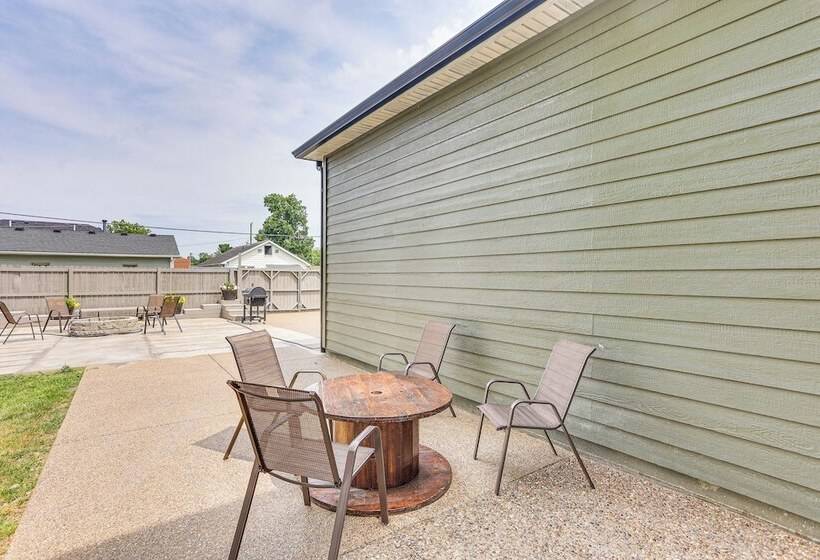 1 Mi To Downtown: New Albany Home W/ Yard