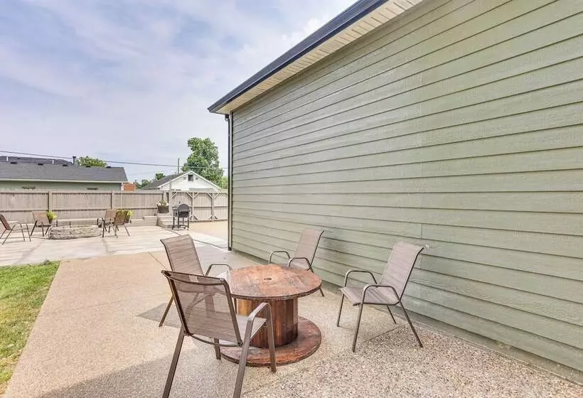 1 Mi To Downtown: New Albany Home W/ Yard