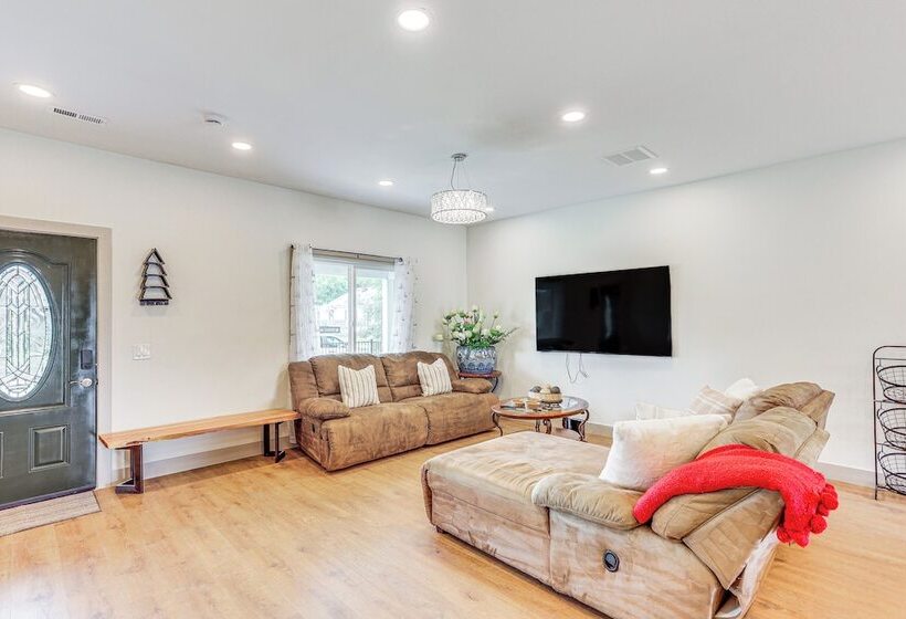 1 Mi To Downtown: New Albany Home W/ Yard