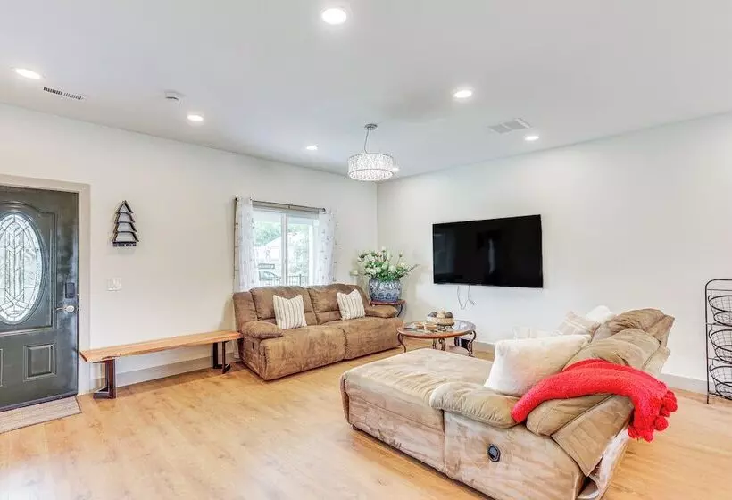 1 Mi To Downtown: New Albany Home W/ Yard