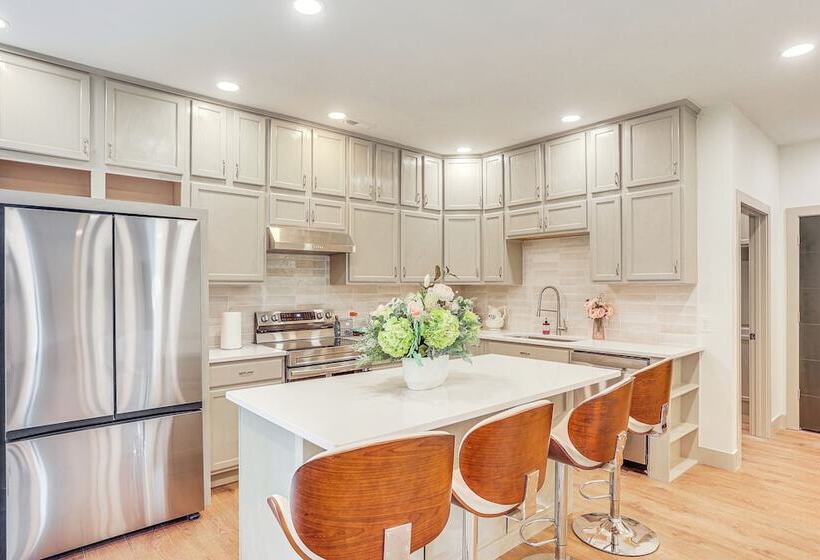 1 Mi To Downtown: New Albany Home W/ Yard