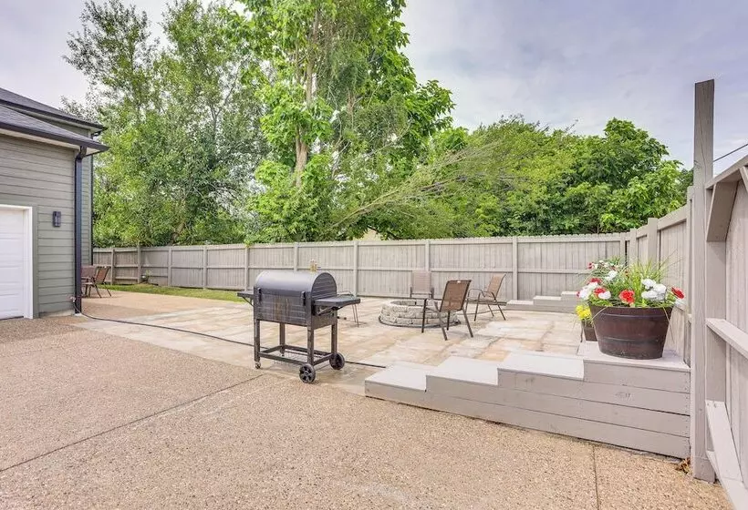 1 Mi To Downtown: New Albany Home W/ Yard