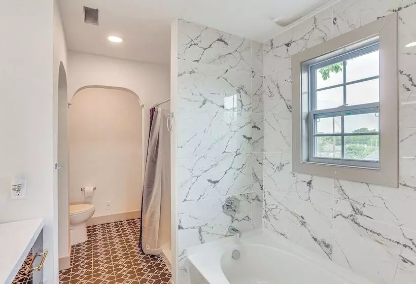 1 Mi To Downtown: New Albany Home W/ Yard