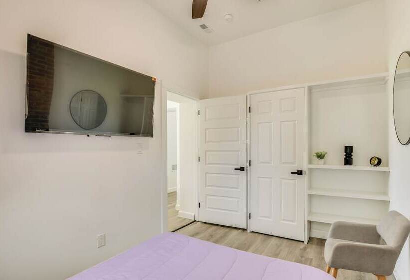 St Louis Home W/ Deck, Outdoor Bar & Grill!