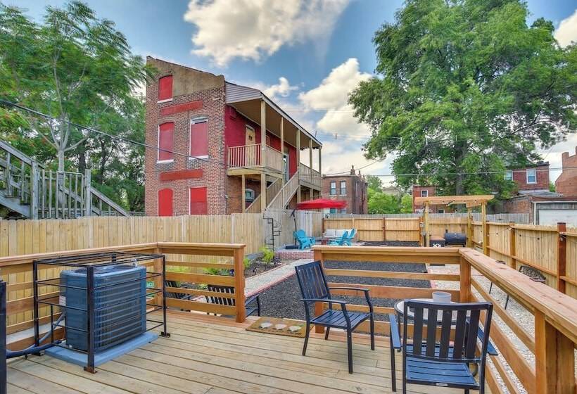 St Louis Home W/ Deck, Outdoor Bar & Grill!