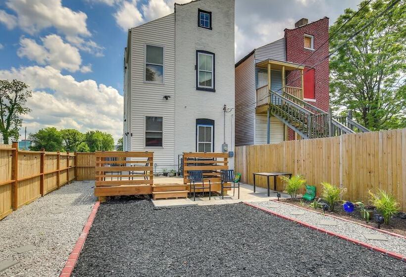 St Louis Home W/ Deck, Outdoor Bar & Grill!