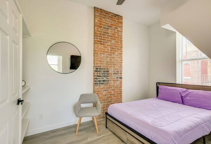 St Louis Home W/ Deck, Outdoor Bar & Grill!